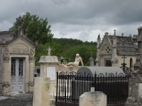 DSC3692  Etrange, un nu dans un cimetière.