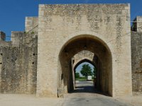 DSC0084 DxO  La porte de Jouy vue de l'intérieur de la ville