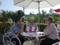 DSC3976  Et pour finir, la dégustation de sirop de rose s'impose.